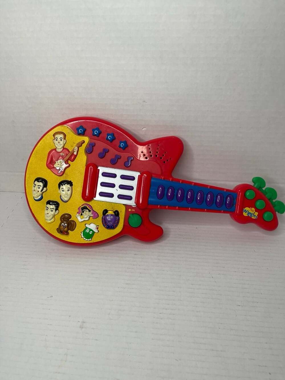 2003 The Wiggles Spin Master Musical Toy Guitar Tested Works!